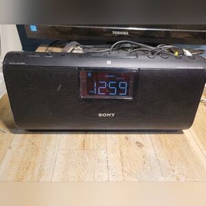 Sony Dream Machine Bluetooth AM/FM Alarm Clock Radio, ICF-CS20BT, Tested